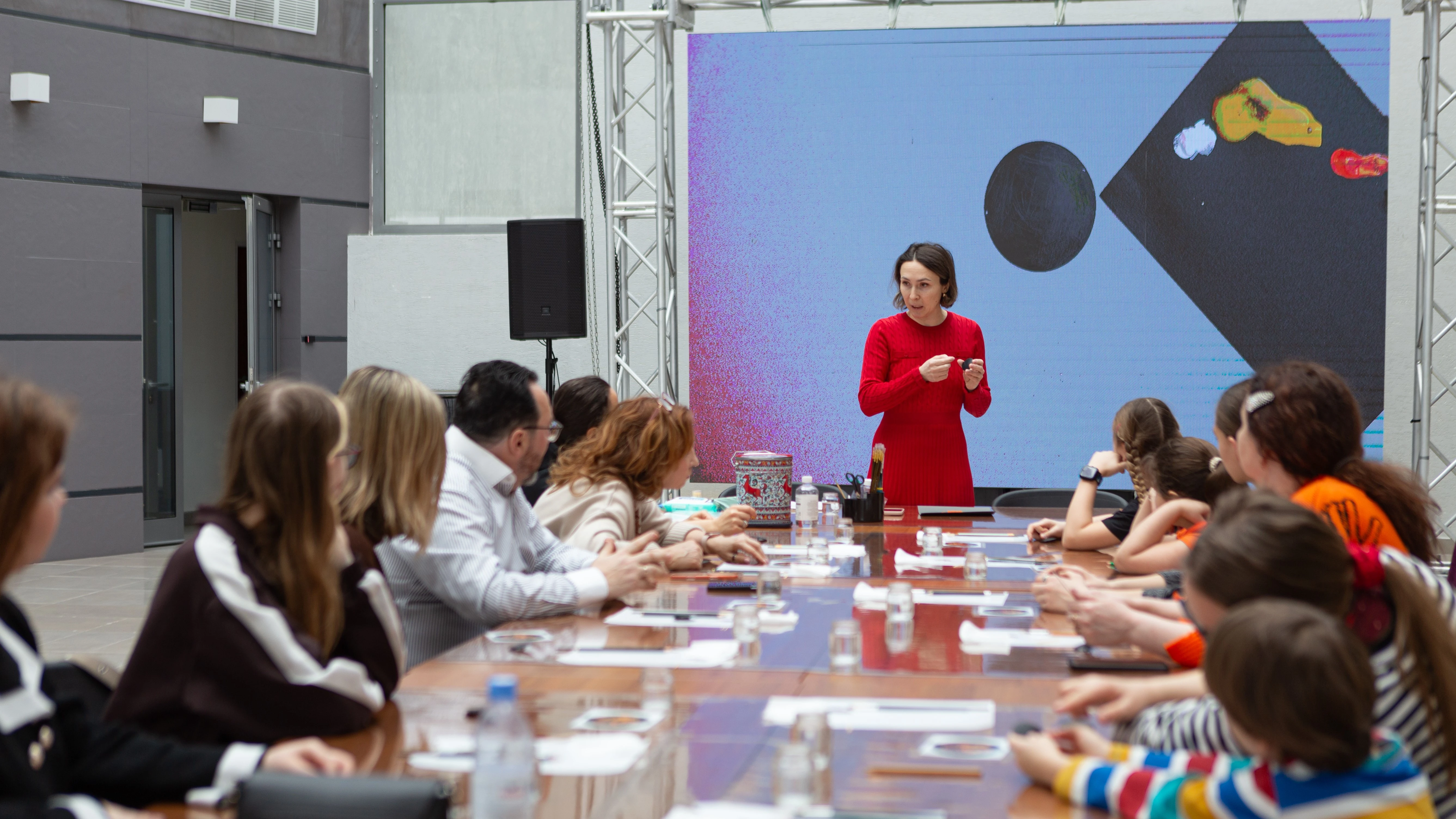 Музей «Новый Иерусалим» запускает мастер-класс к выставке «Лаки. Большая история в миниатюре: Федоскино, Палех, Мстёра и Холуй»