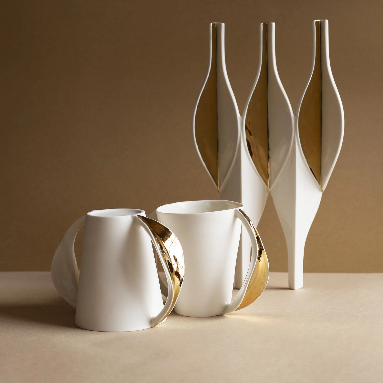 Настенное панно «Сет эклерница и чашка». Елена Рыбалкина  © Всероссийский музей декоративного искусства